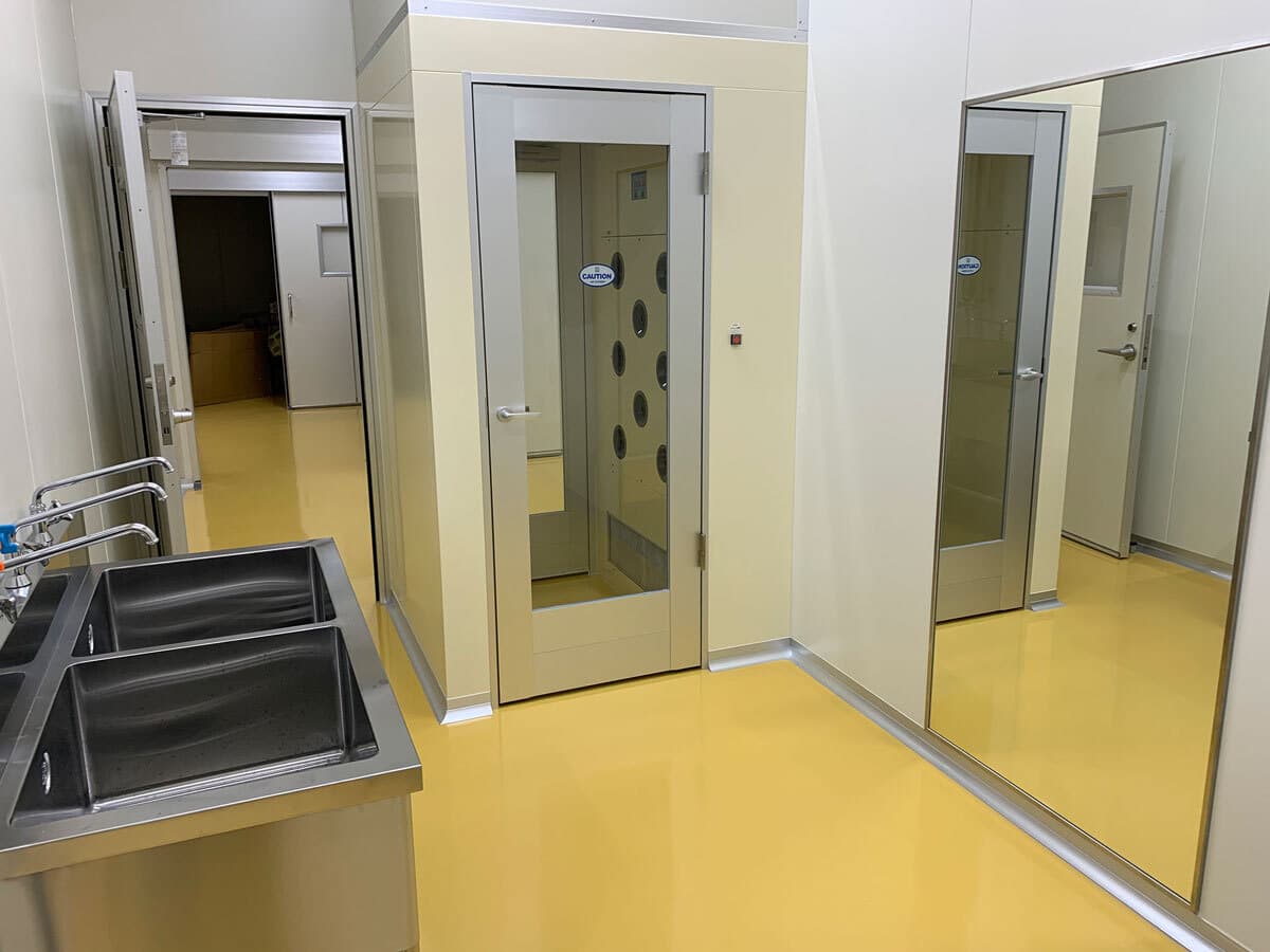 07_cleanroom.jpg