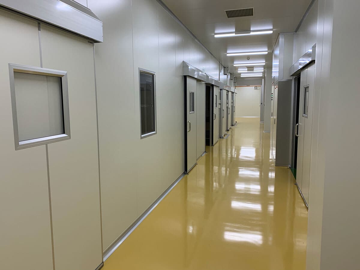08_cleanroom.jpg