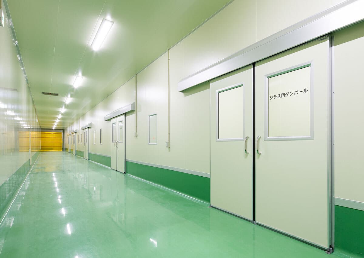 02_cleanroom.jpg
